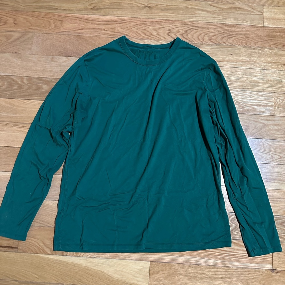 Men’s L Lululemon workout long sleeve
